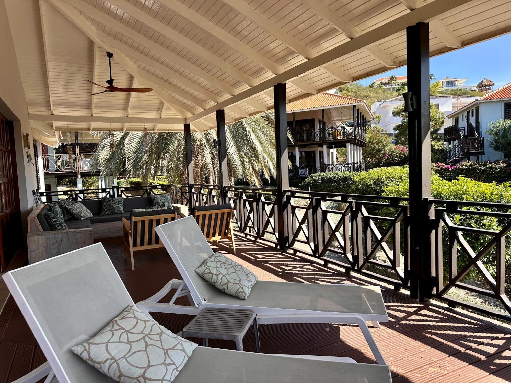 Blue Bay Beach Villas & Apartments Bagian luar foto